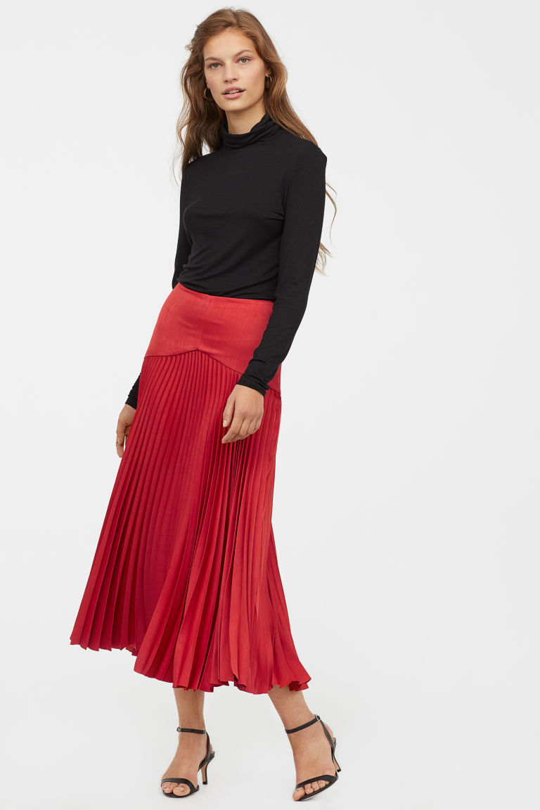 HM Pleated Satin Skirt – Life's My Party